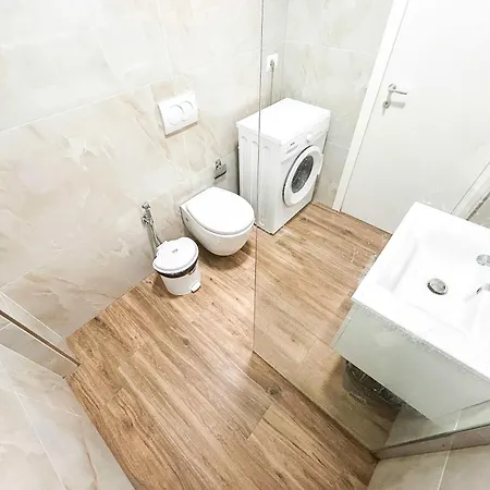 Apartament Mali I Robit
