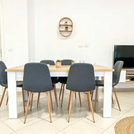 Apartament Mali I Robit
