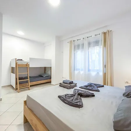 Apartament Mali I Robit *